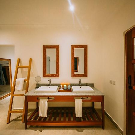 Kivuli Beach Resort Paje Bagian luar foto