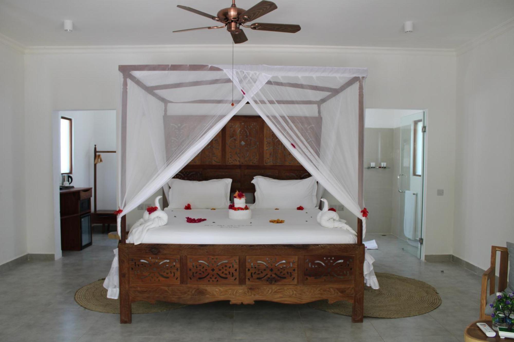 Kivuli Beach Resort Paje Bagian luar foto