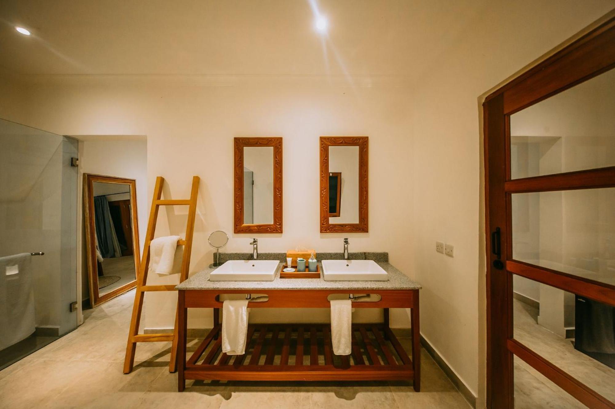Kivuli Beach Resort Paje Bagian luar foto